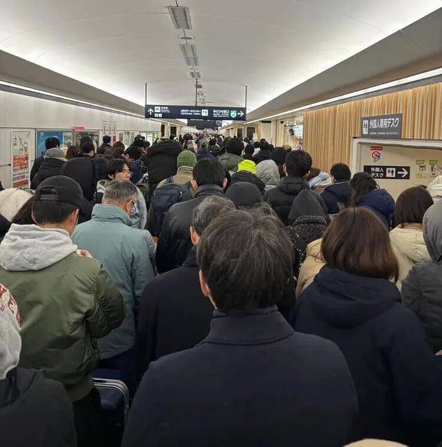 航班大量取消！超市货架拿空！不少中国网友发文称滞留日本简直是灾难…